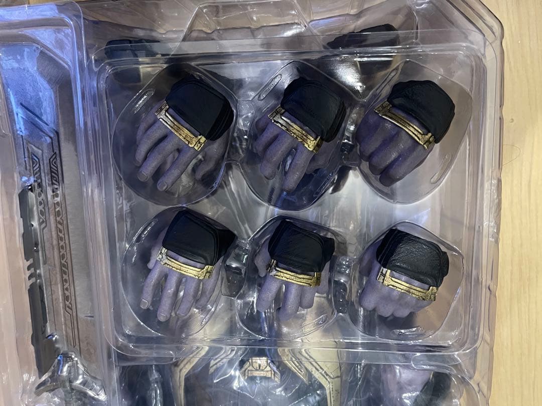 ホットトイズ　サノス　バトルダメージ版 エンドゲーム　ムービーマスターピース