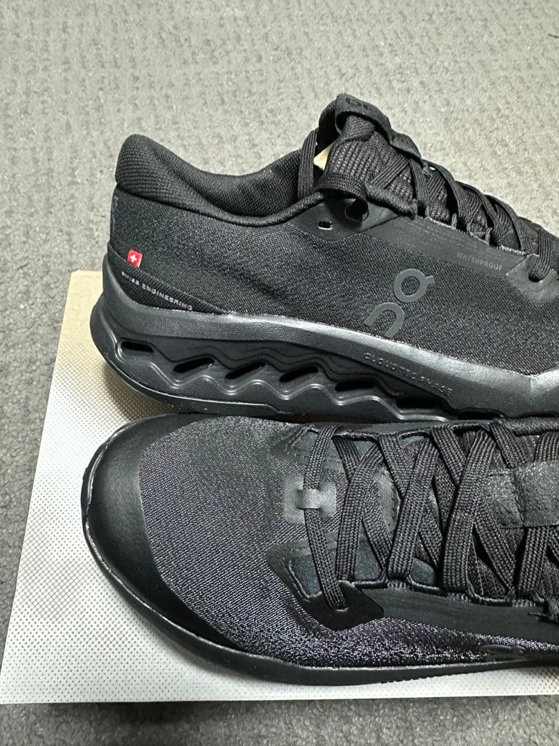 On 防水ランニングシューズ ブラックCloudsurfer Trail 2WP