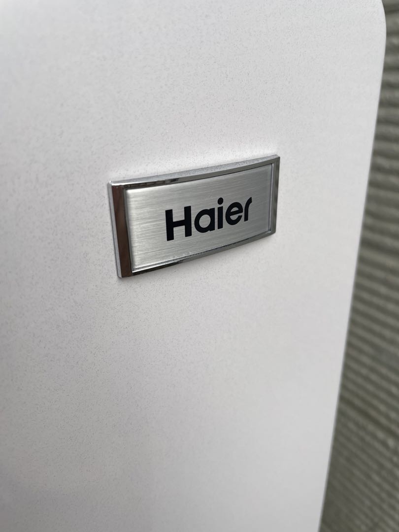 580極美品✨ ハイアール 148L おしゃれホワイト 2ドア冷蔵庫 右開き