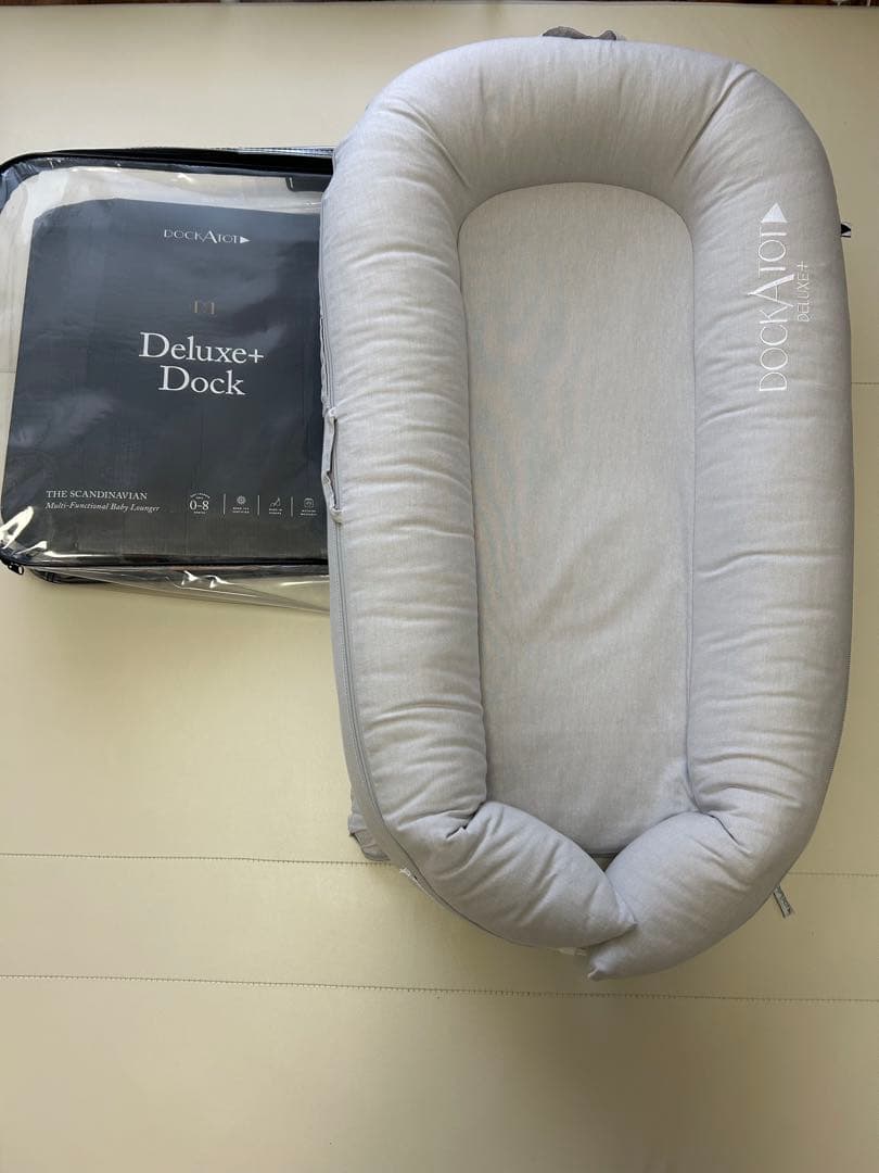 DockATot Deluxe+ ベビーベッド グレー 収納バッグ付き