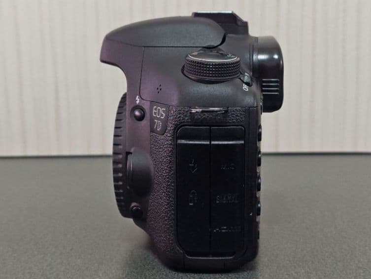 デジタルカメラ Canon EOS 7D+BG-E7