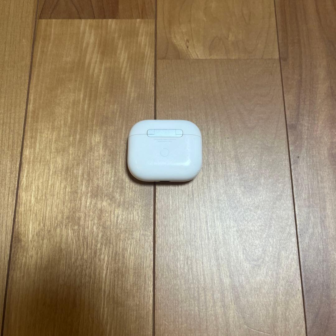 AirPods第三世代本体 ホワイト 充電ケース付き