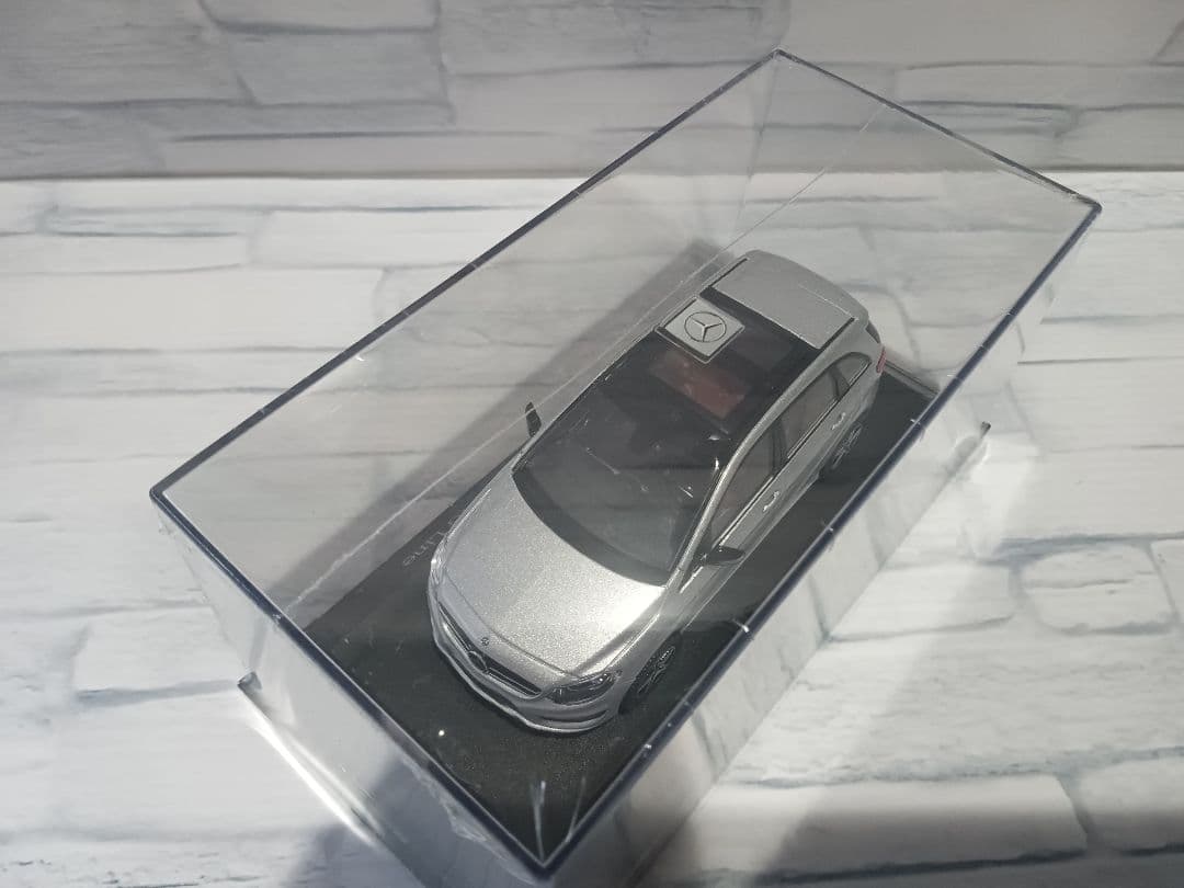 オノマトペ　1/43ベンツ　ディーラーミニカー　Bクラス AMG　シルバー