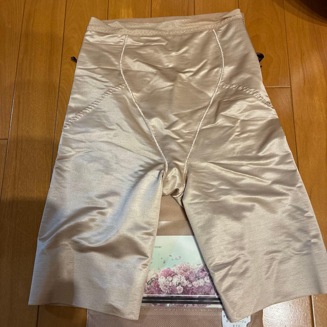 BLOOMLUXE ブライダルインナー　E70 ガードルM