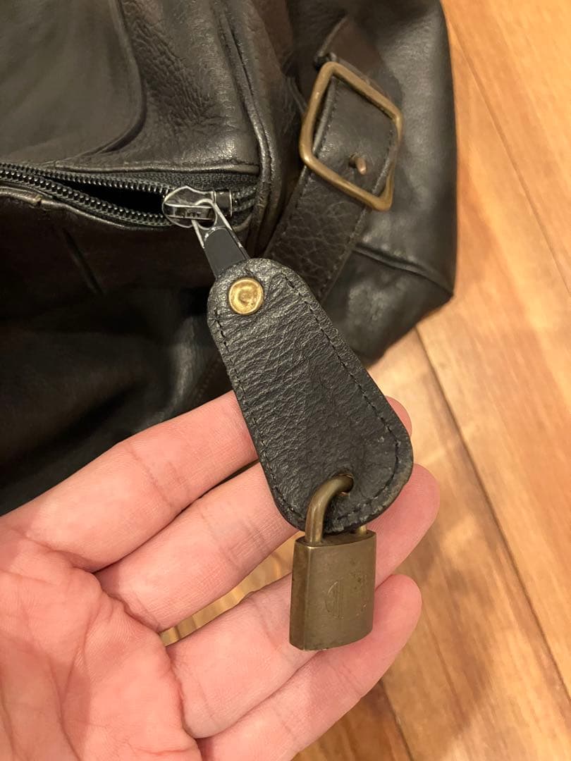 ブラックレザーボストンバッグ