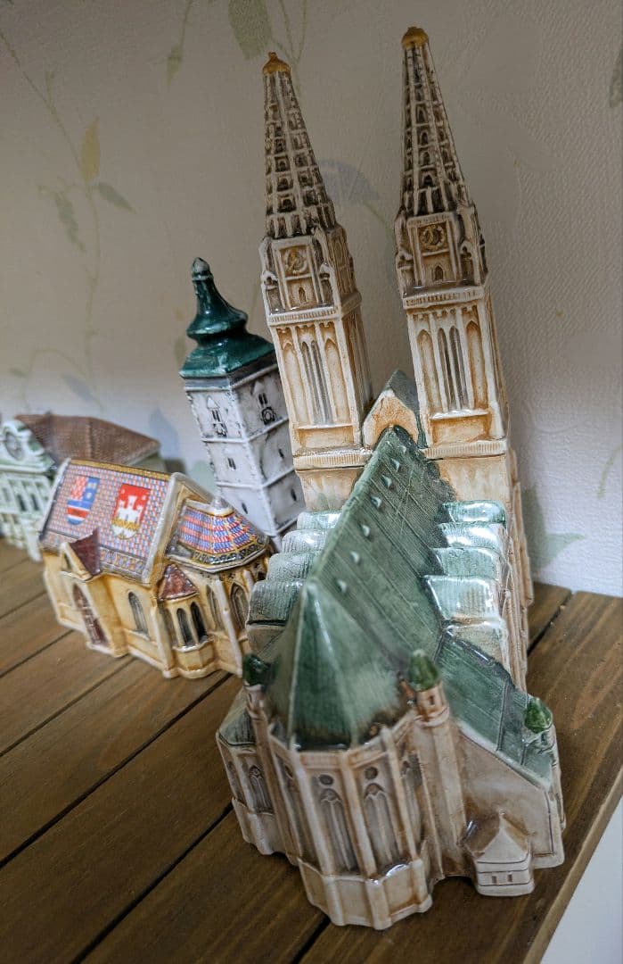 希少 ミニチュアハウス 教会 海外 土産 クロアチア ドールハウス zagreb