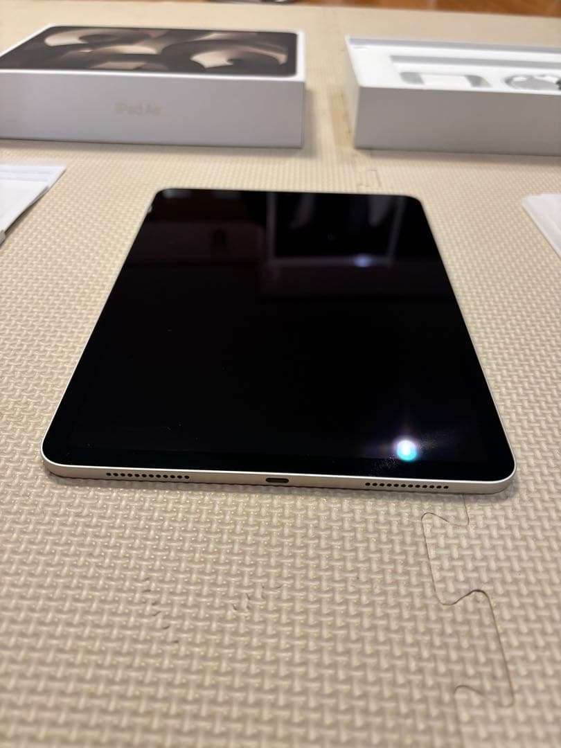 ジャンク扱いiPad Air (第5世代) スターライト64GB Wifiモデル