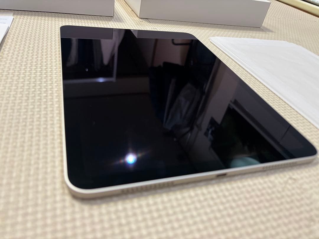 ジャンク扱いiPad Air (第5世代) スターライト64GB Wifiモデル