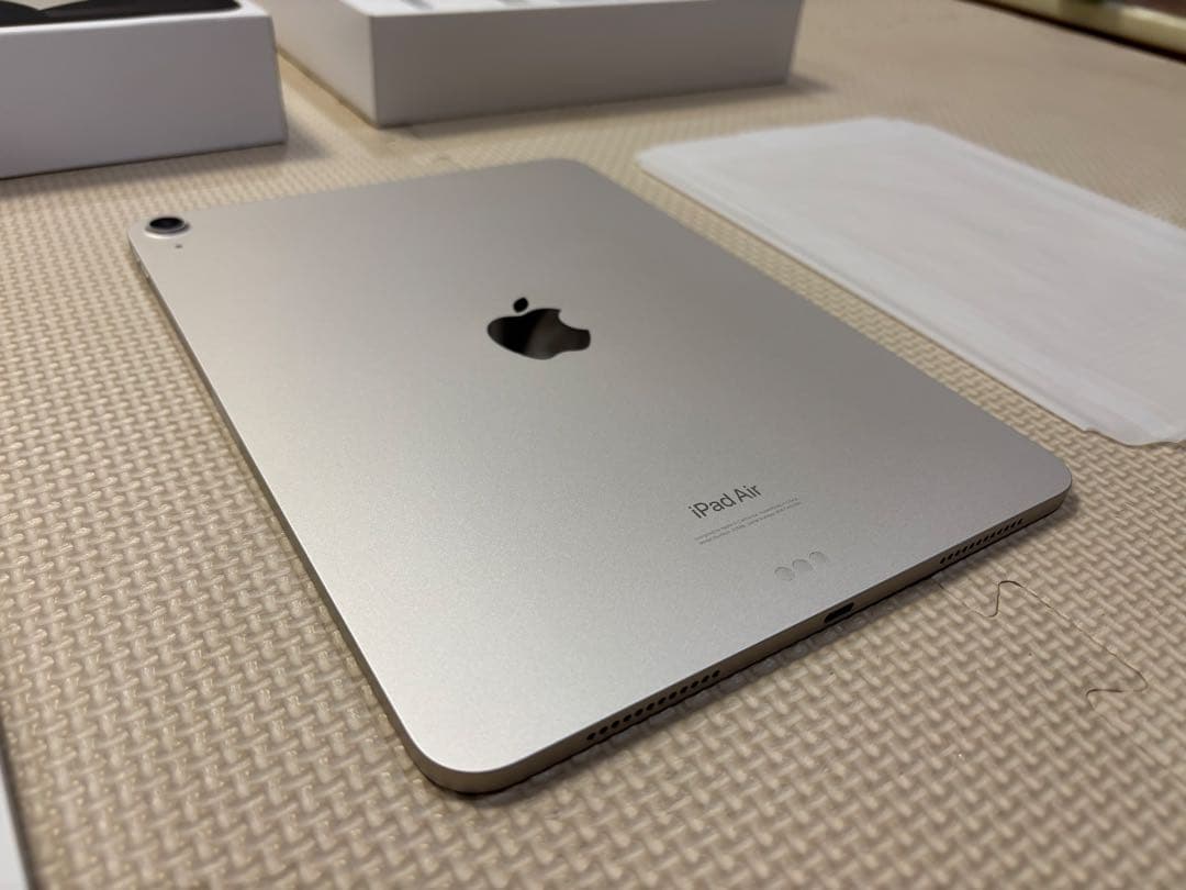 ジャンク扱いiPad Air (第5世代) スターライト64GB Wifiモデル