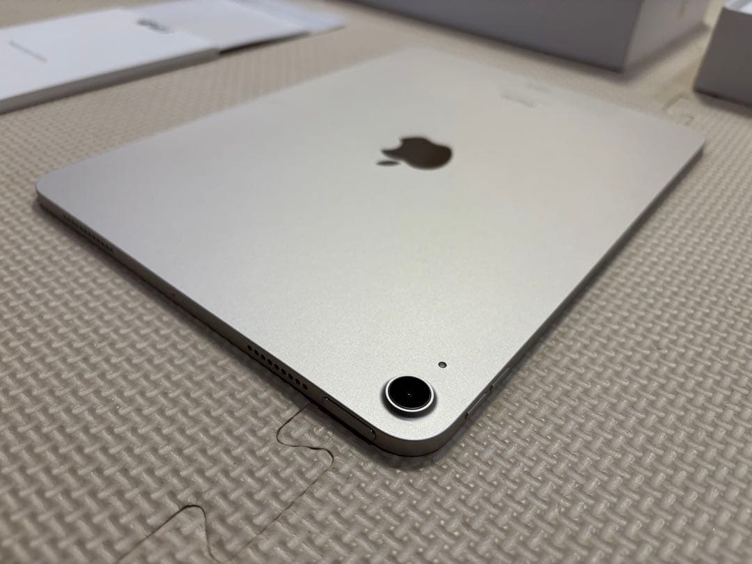 ジャンク扱いiPad Air (第5世代) スターライト64GB Wifiモデル