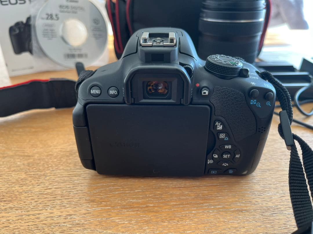 Canon EOS Kiss X7i　カメラ　レンズ　ブラック　キャノン