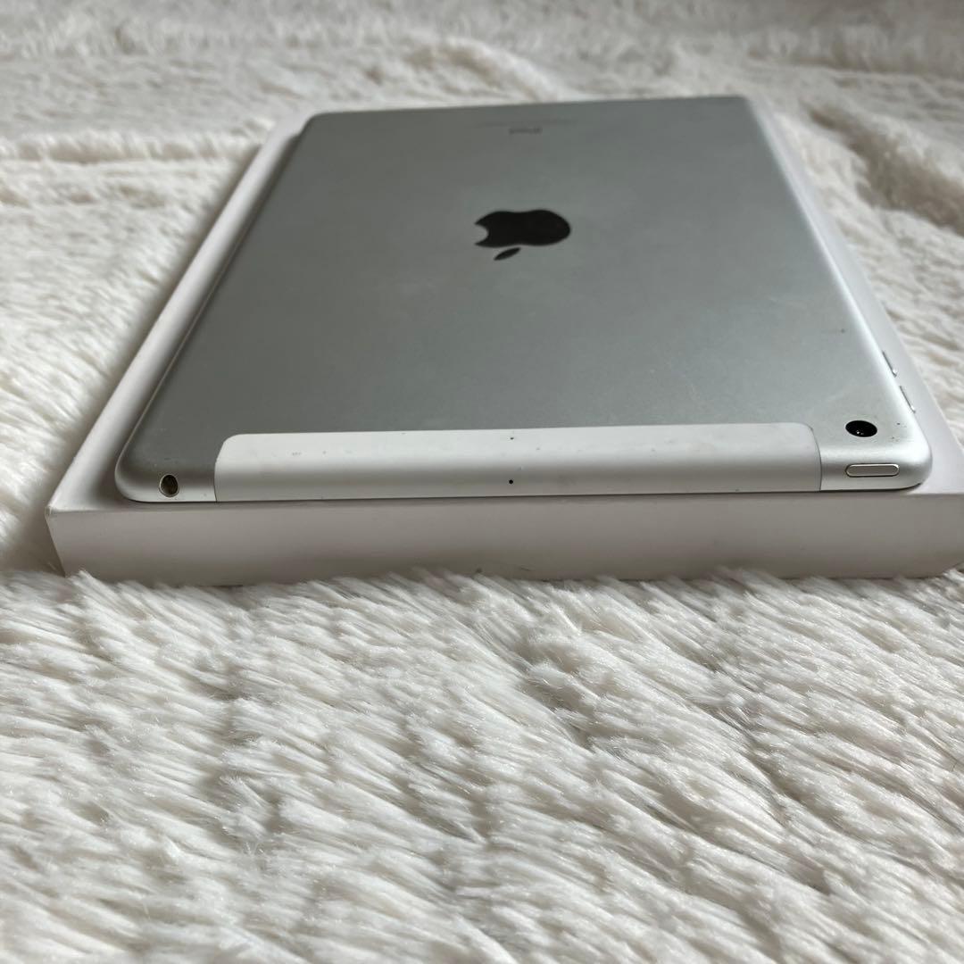 【完動品】iPad 第5世代 32GB SIMフリー【すぐ発送】