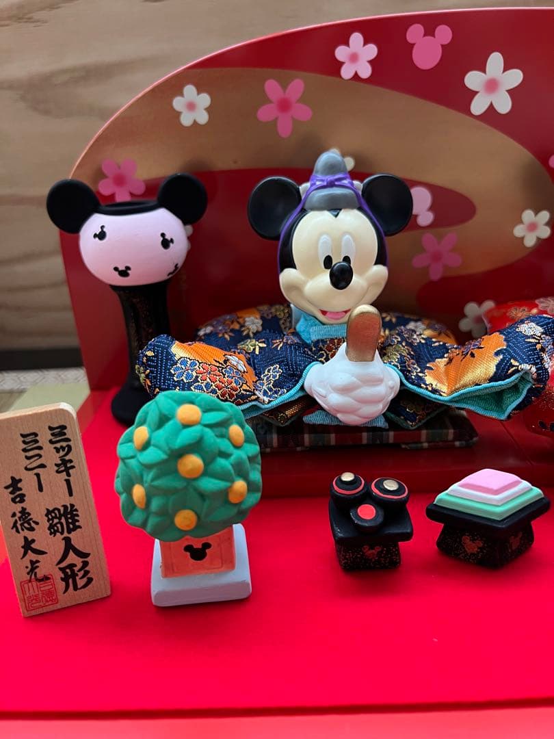 ミッキーミニー雛人形　吉徳大光　陶器製　ガラスケース付き