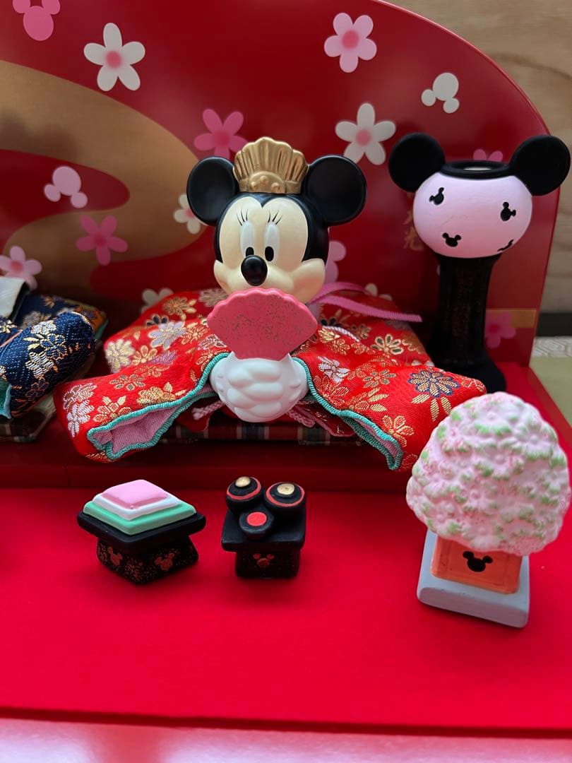 ミッキーミニー雛人形　吉徳大光　陶器製　ガラスケース付き