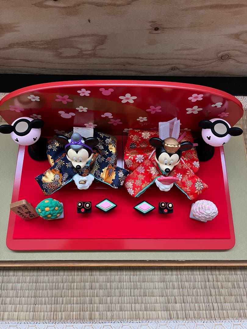 ミッキーミニー雛人形　吉徳大光　陶器製　ガラスケース付き