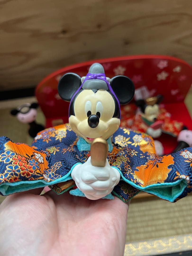 ミッキーミニー雛人形　吉徳大光　陶器製　ガラスケース付き