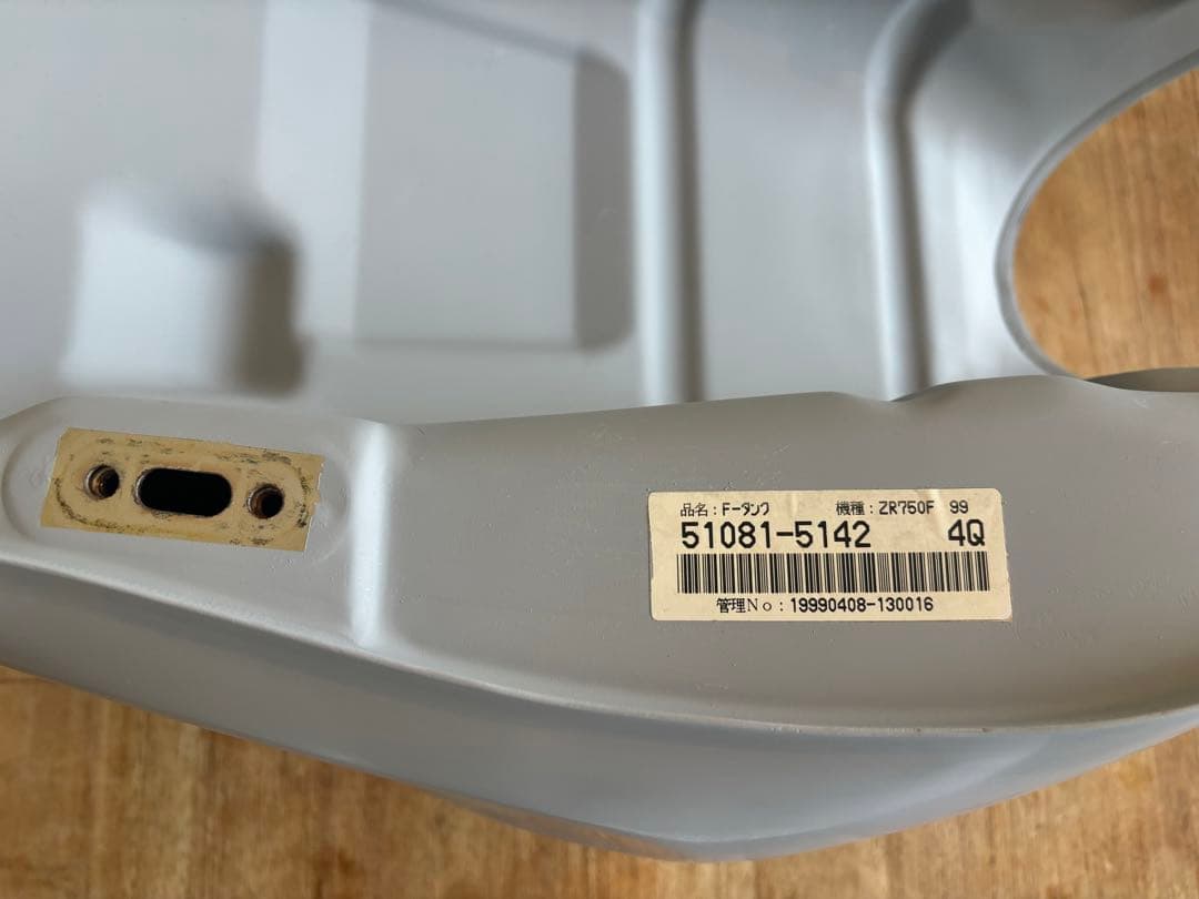 ZR-7 カワサキ　純正タンク レストア品　仕上げ用