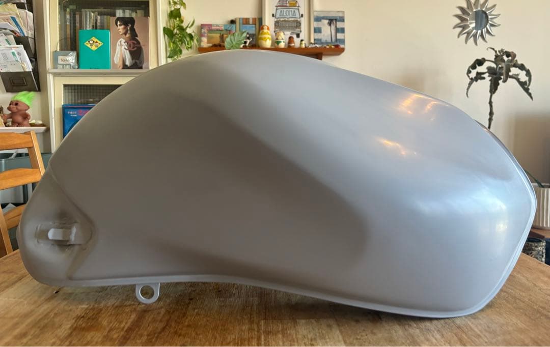 ZR-7 カワサキ　純正タンク レストア品　仕上げ用