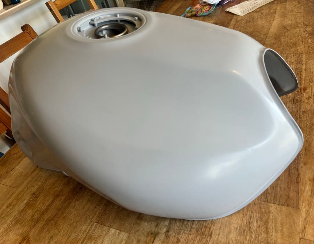 ZR-7 カワサキ　純正タンク レストア品　仕上げ用