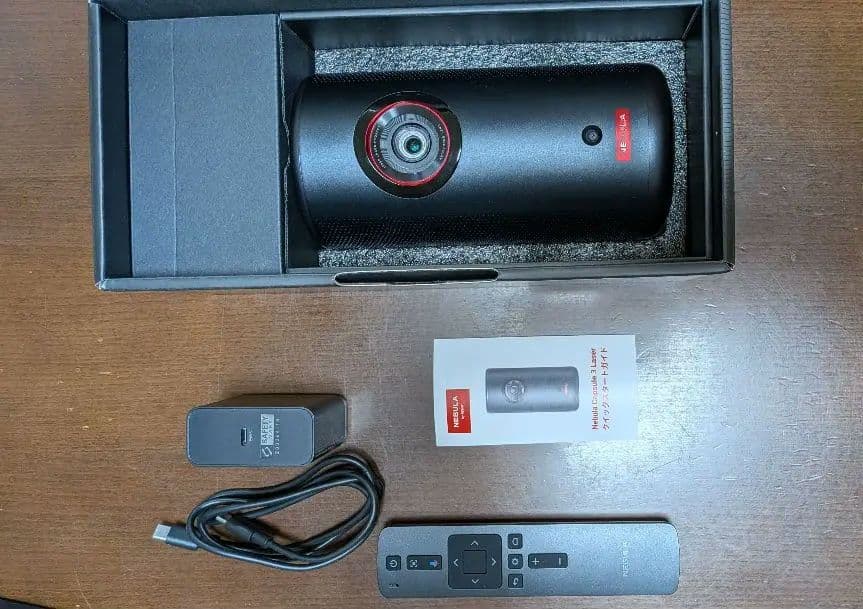 Nebula Capsule 3 Laser プロジェクター本体　ケースつき