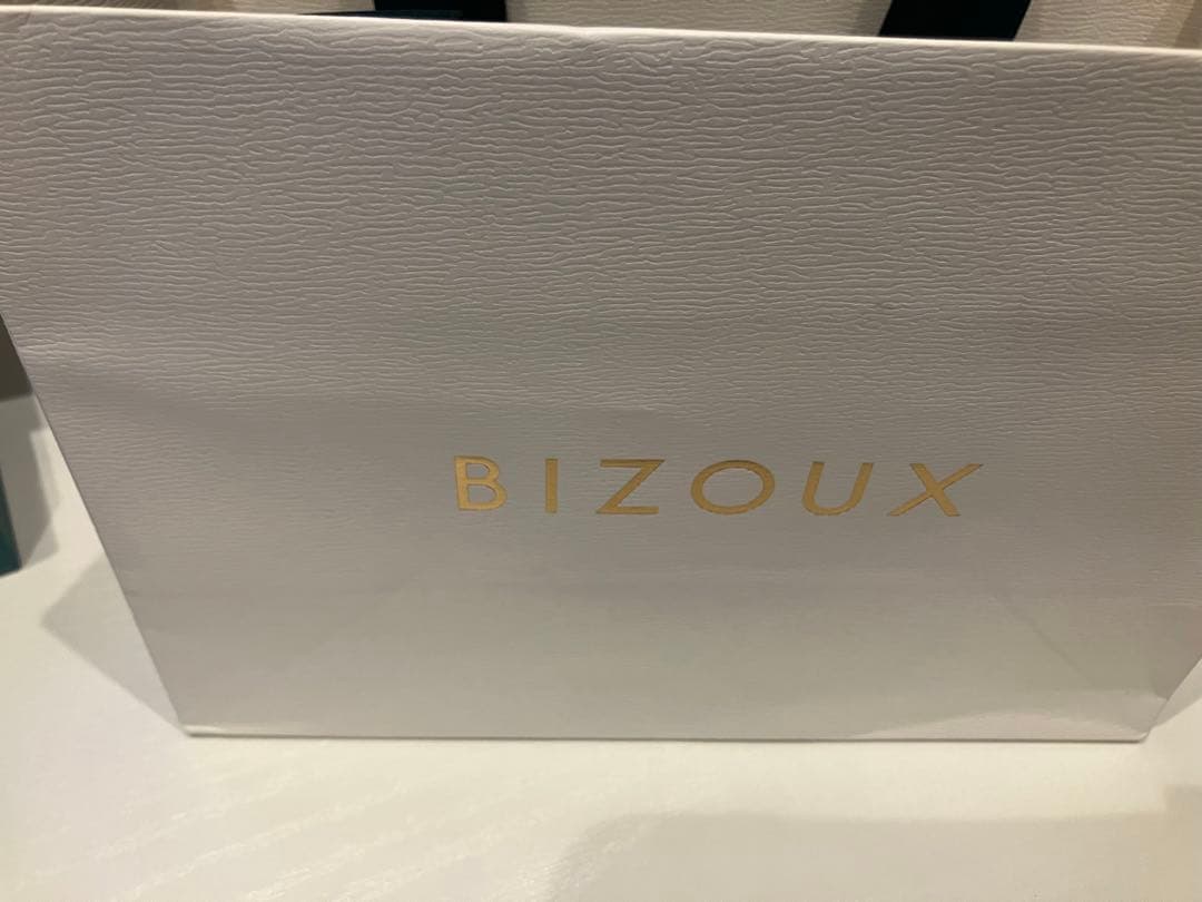 bizoux べキリーブルーガーネット リング ダイヤモンド ビズー