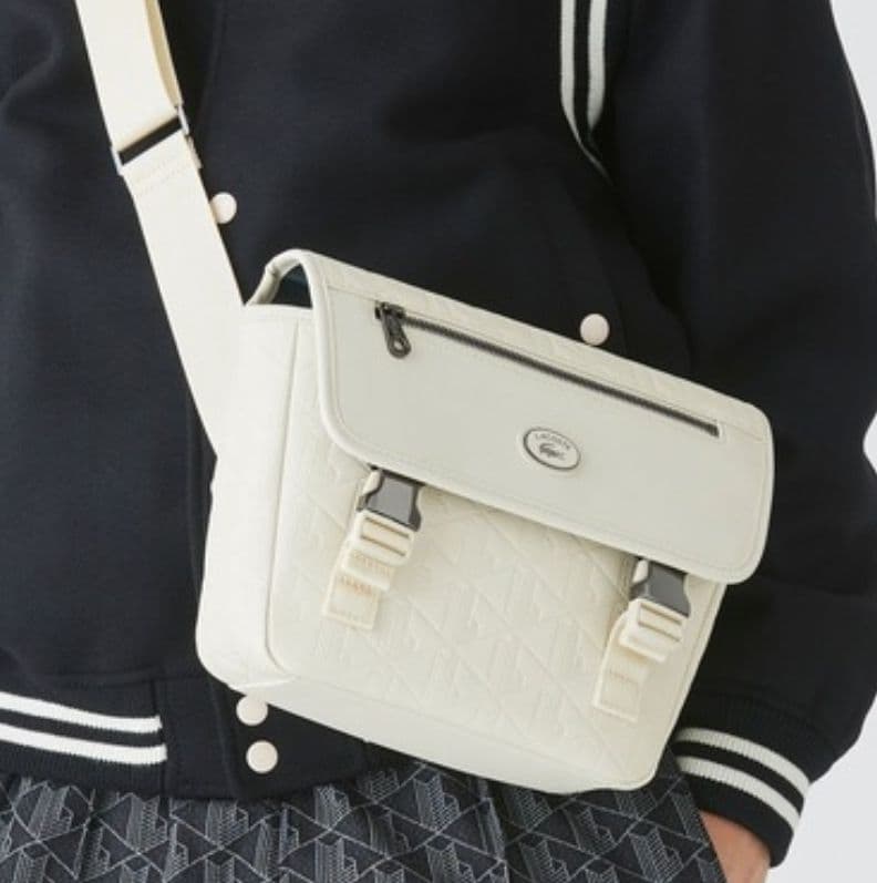 LACOSTEラコステ モノグラムスモールメッセンジャーバッグ アイボリー