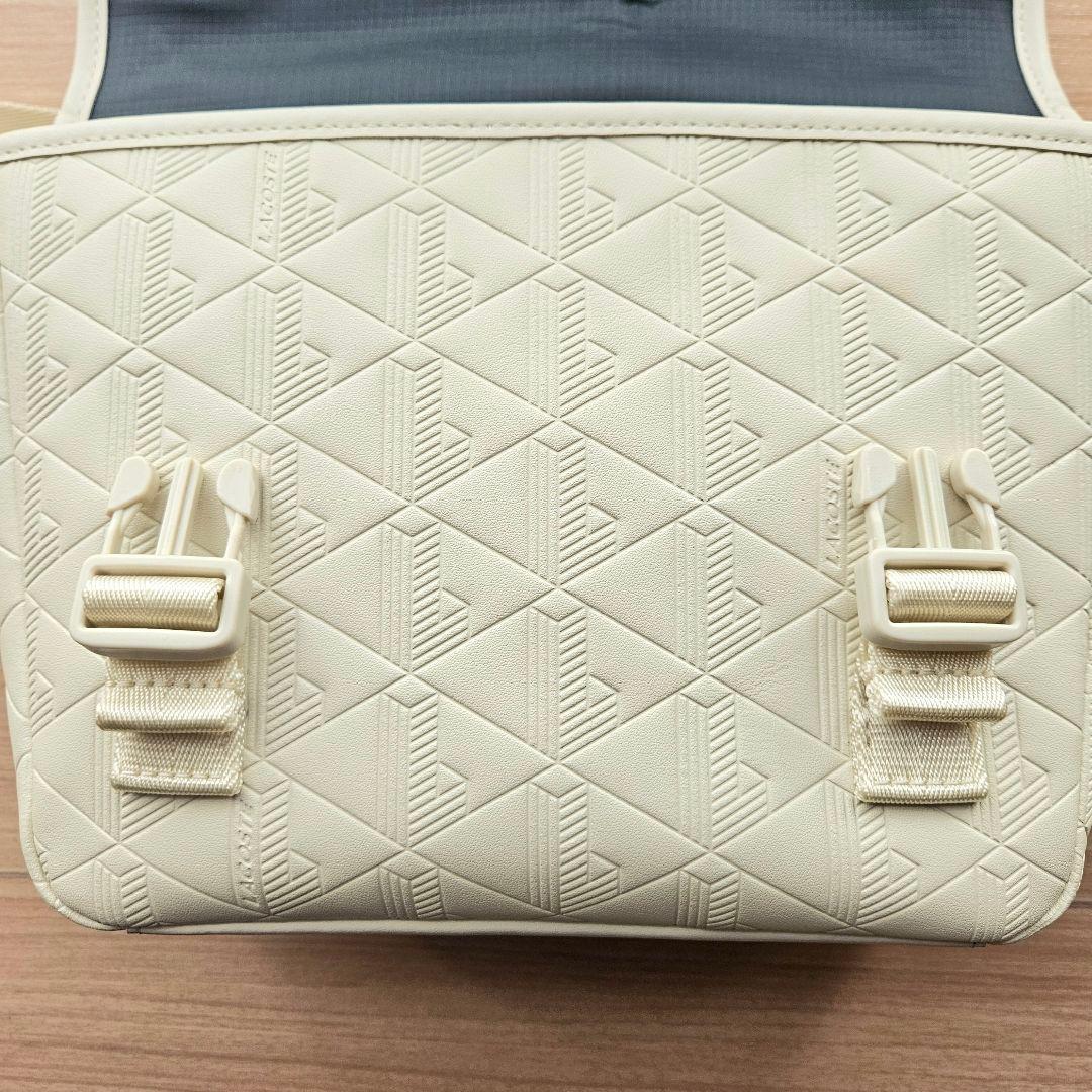 LACOSTEラコステ モノグラムスモールメッセンジャーバッグ アイボリー