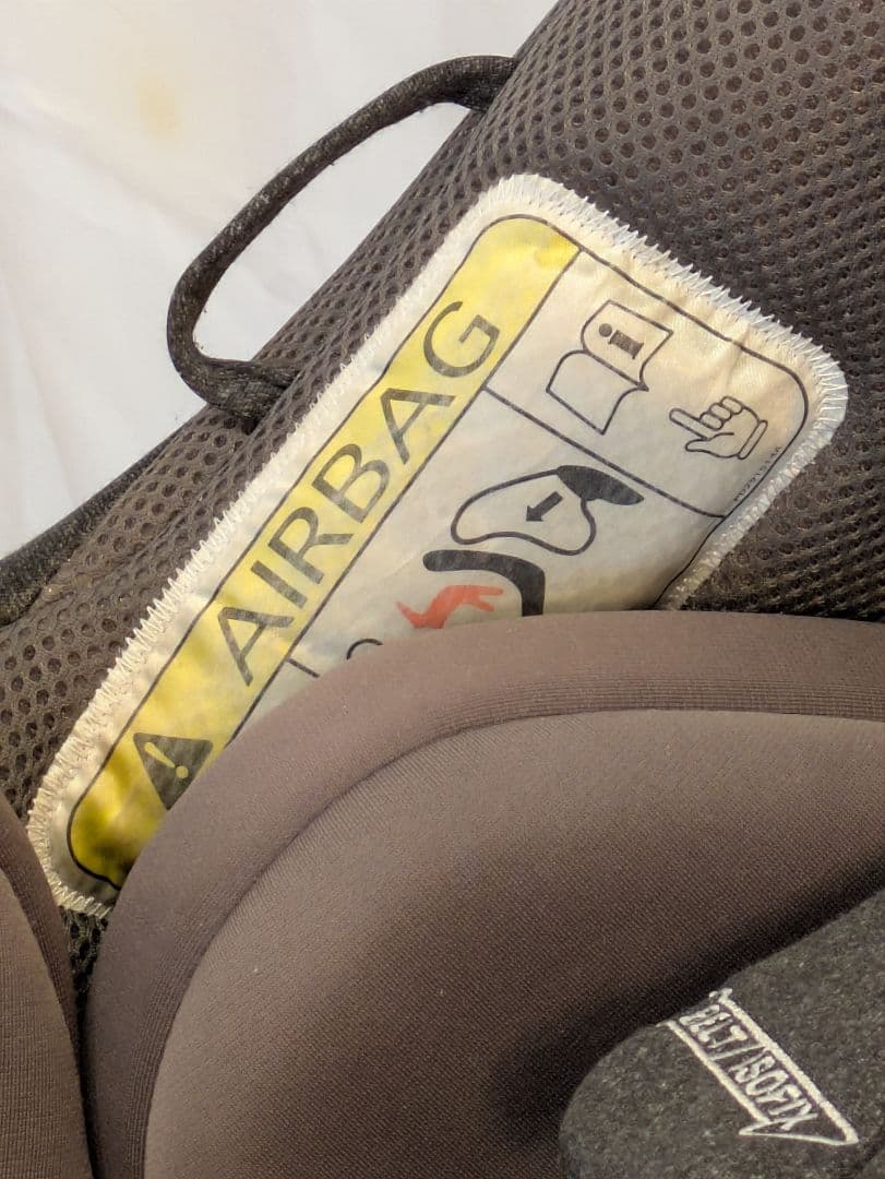 アップリカ　クルリラプレミアムチャイルドシート　革、布シート保護マット市販品付