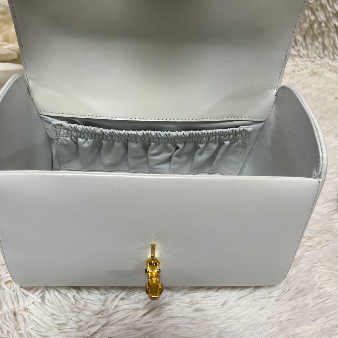 美品✨WAKO ワコウ　ハンドバッグ　ホワイト×ゴールド　自立