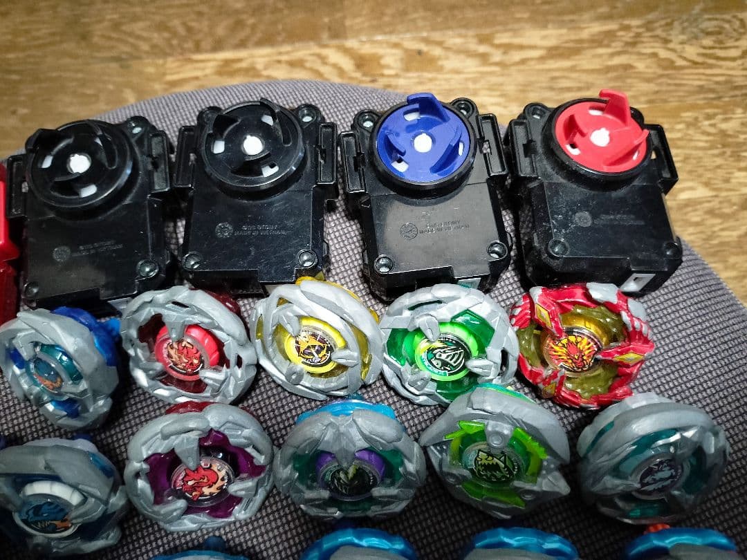 モ*ト様 ベイブレードX　セット 32個 & ランチャー　まとめ　大量　卒業