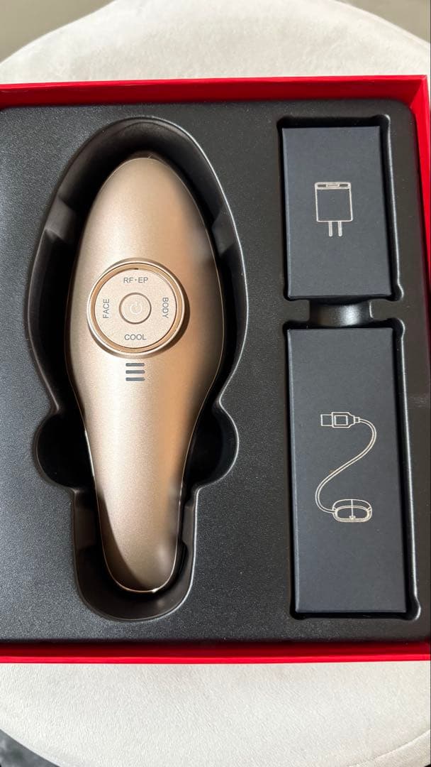 IKKOプロデュース MEラボンエクラ 美顔器 ゴールド充電器付き