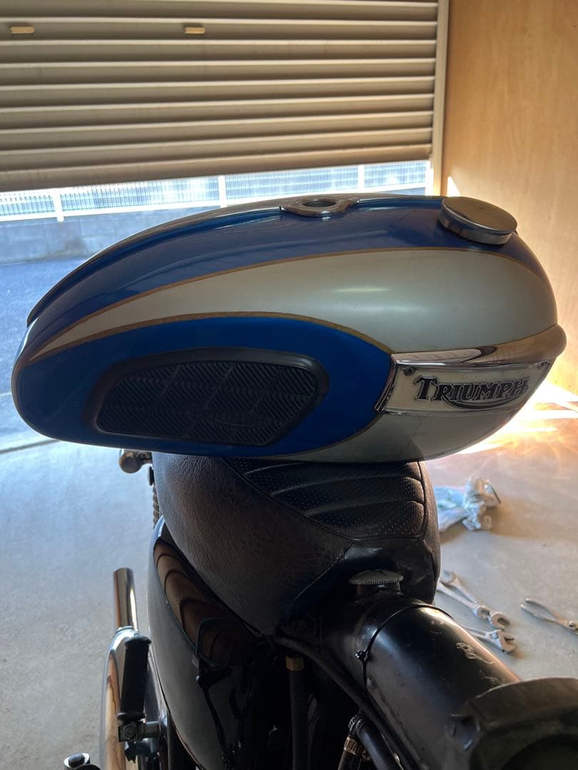 triumph トライアンフ oif用タンク