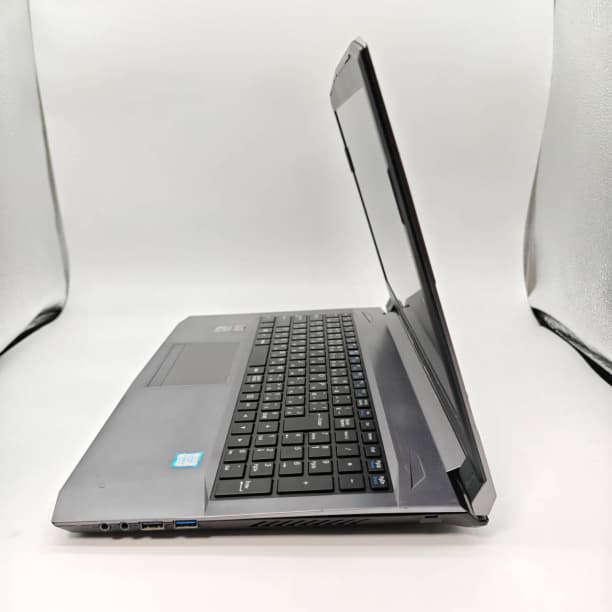 グラボ搭載★ バッテリ◎ フルHD 15 i7-7 SSD256GB オフィス