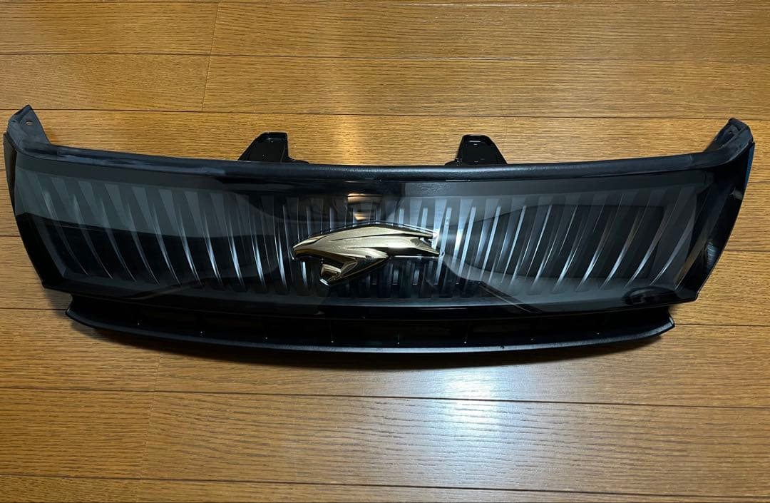 トヨタ　ハリアー　フロントグリル