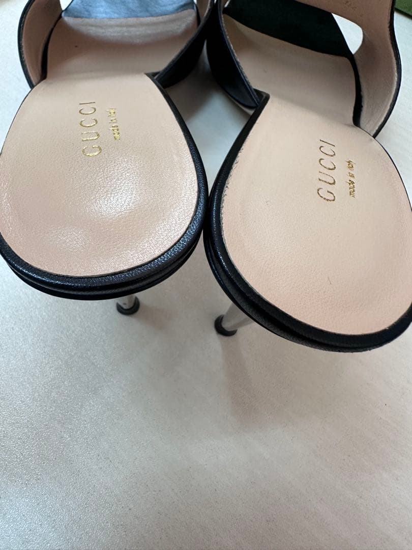 GUCCI (グッチ) GG ロゴ ブロンディ レザーサンダル 723391