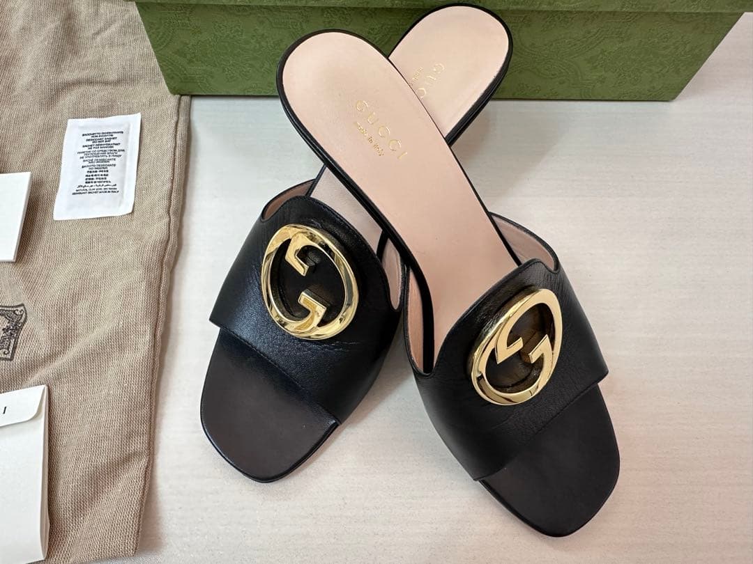 GUCCI (グッチ) GG ロゴ ブロンディ レザーサンダル 723391