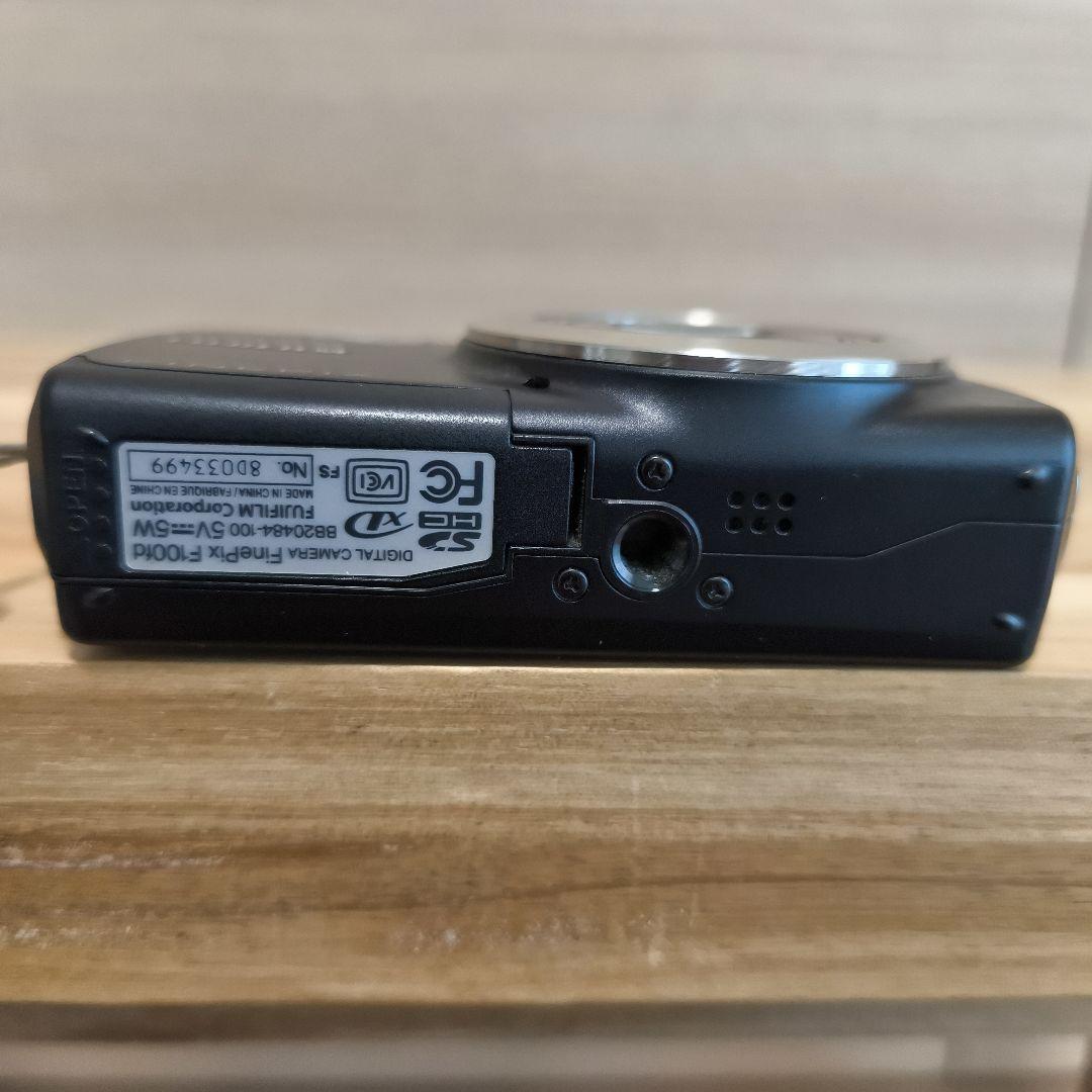 良品　FUJIFILM FINEPIX F100 fd コンパクトデジタルカメラ