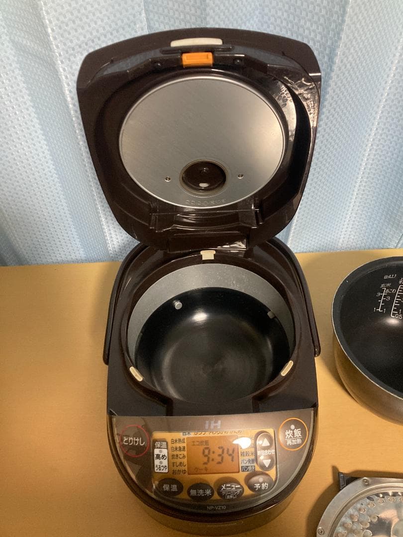 ★★2018 年製 Zojirushi NP-VZ10 炊飯器 5.5合★002