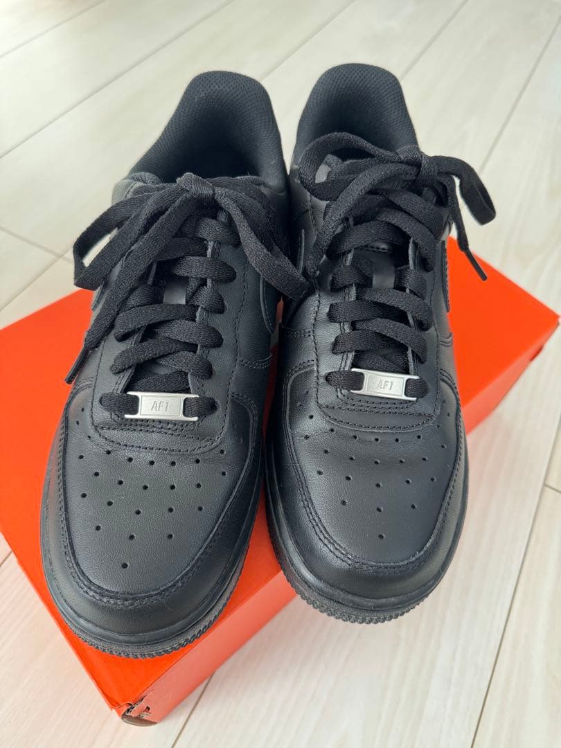 Nike Air Force 1 ブラックスニーカー