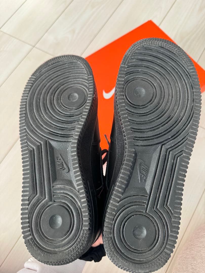 Nike Air Force 1 ブラックスニーカー