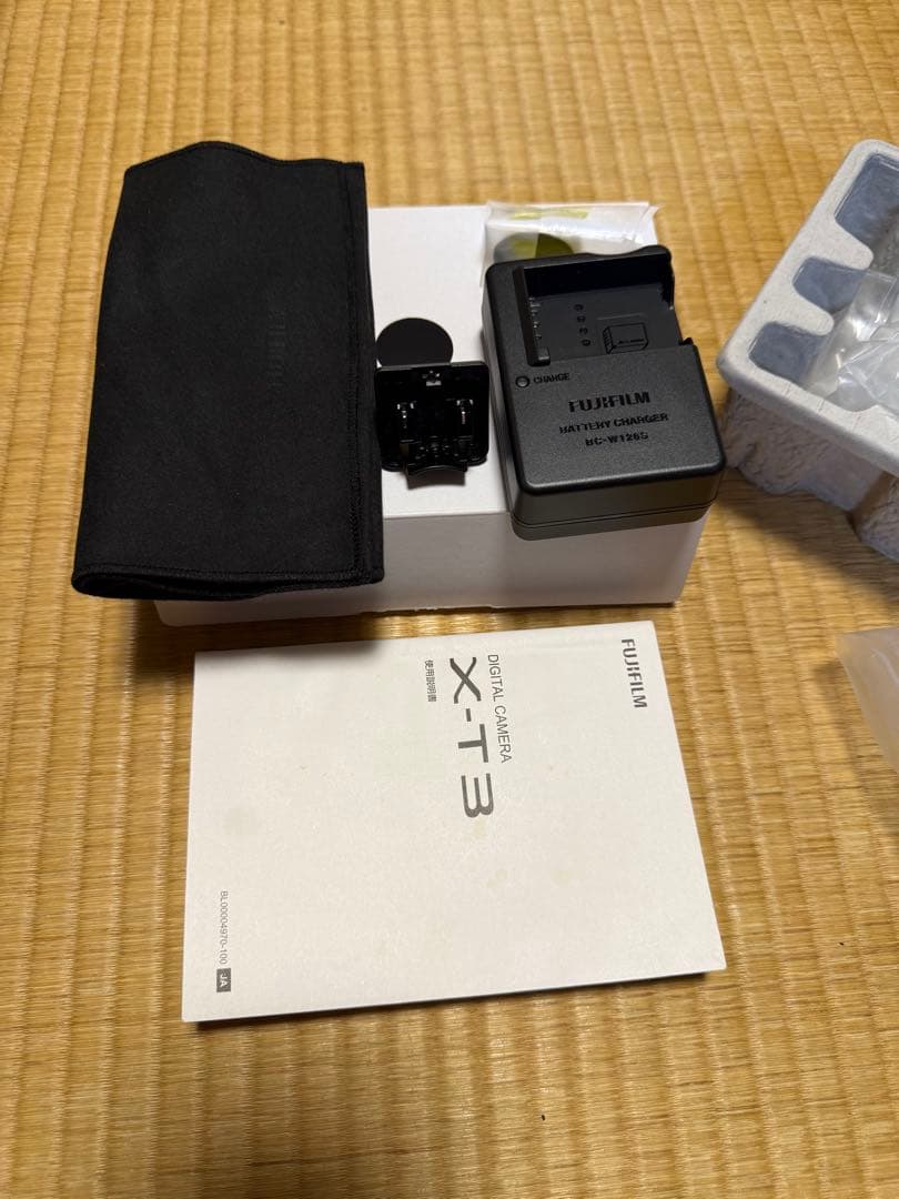 FUJIFILM X-T3レンズ2本（33mm F1.4、16mm F1.4）他