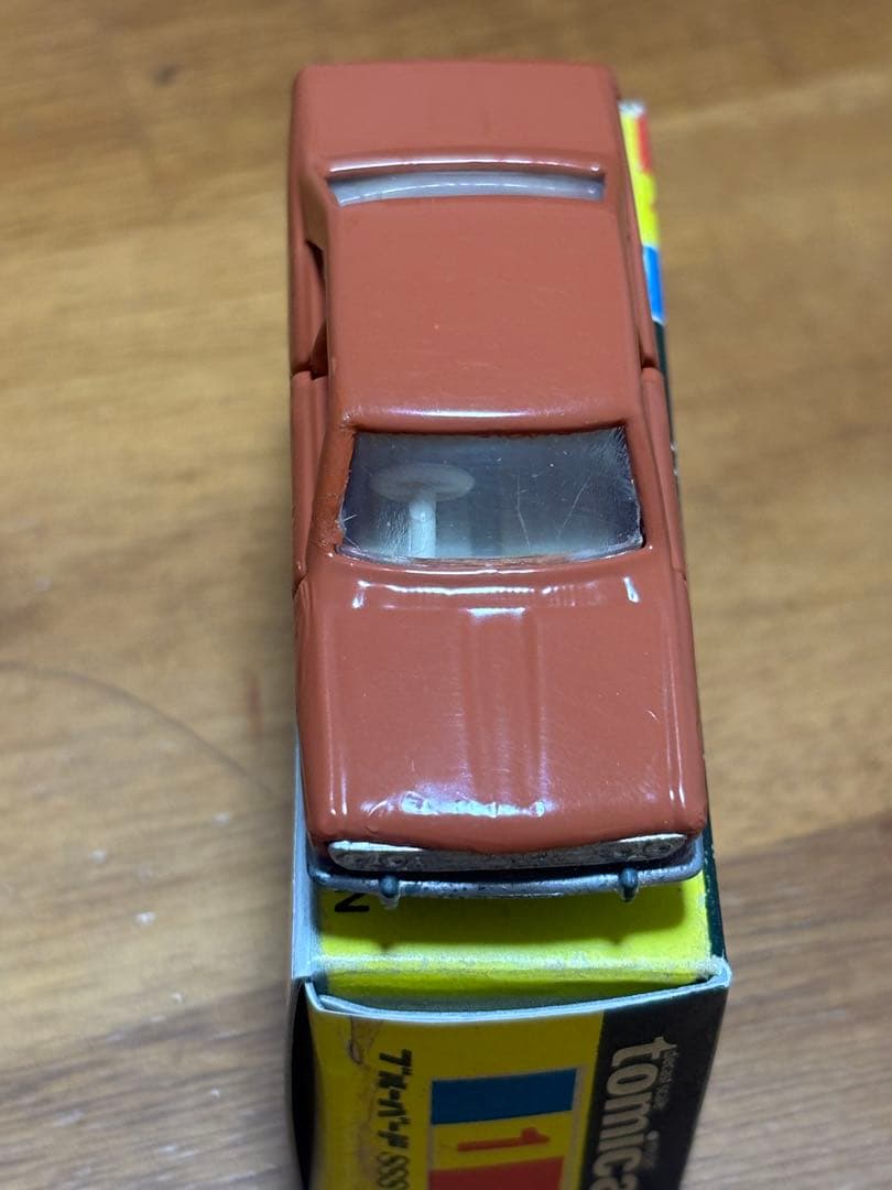 最初期　黒箱トミカ ブルーバード SSS クーペ　サファリレッド　アイボリー内装