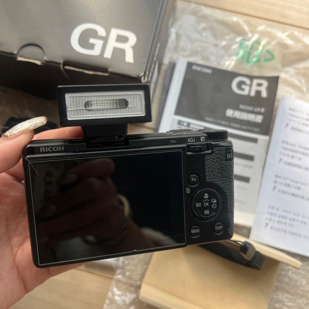 RICOH GR III 動作良好 液晶にじみあり バッテリー3個付き
