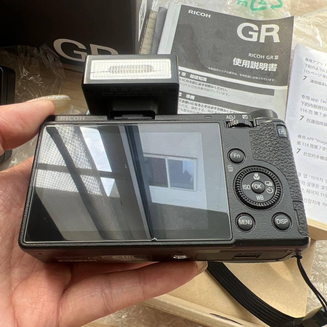 RICOH GR III 動作良好 液晶にじみあり バッテリー3個付き