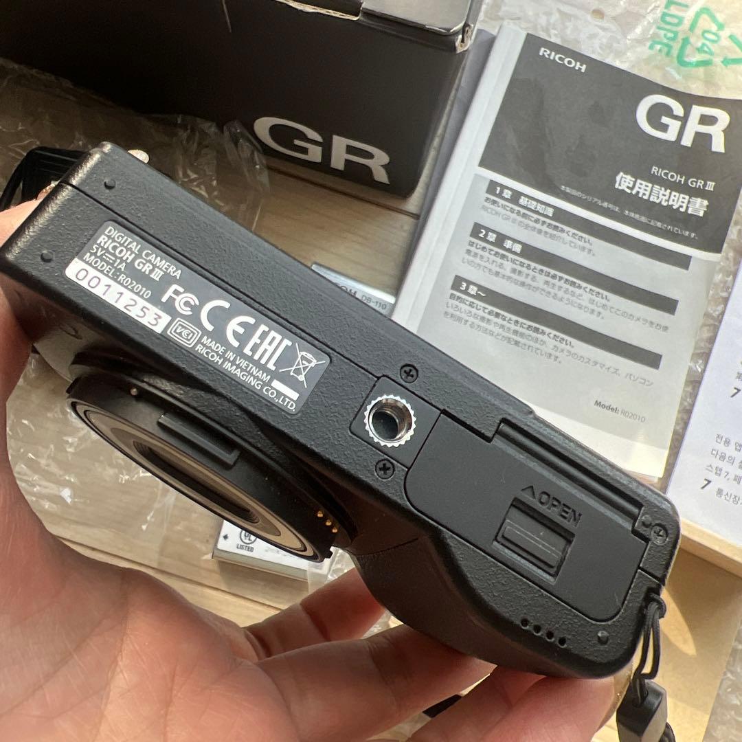 RICOH GR III 動作良好 液晶にじみあり バッテリー3個付き