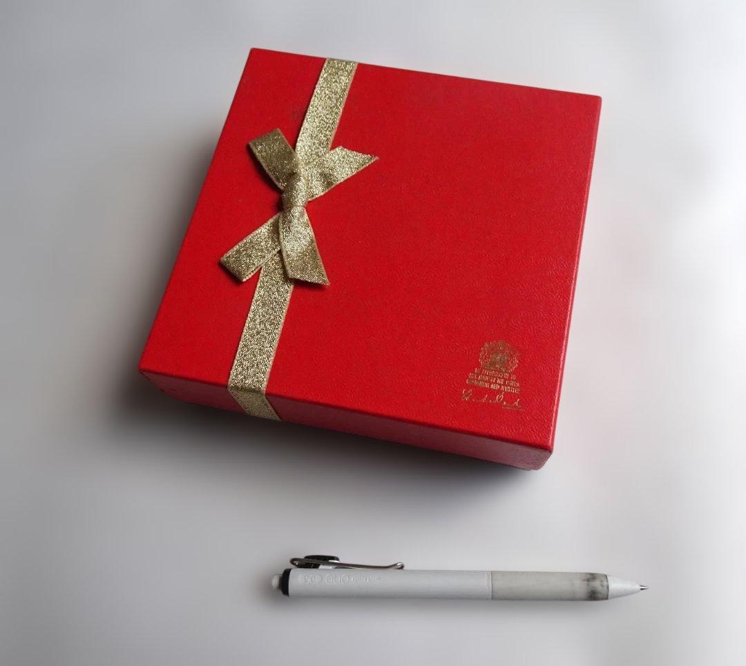 スチュワート・デヴィリン製作　銀のボンボン・ディッシュ