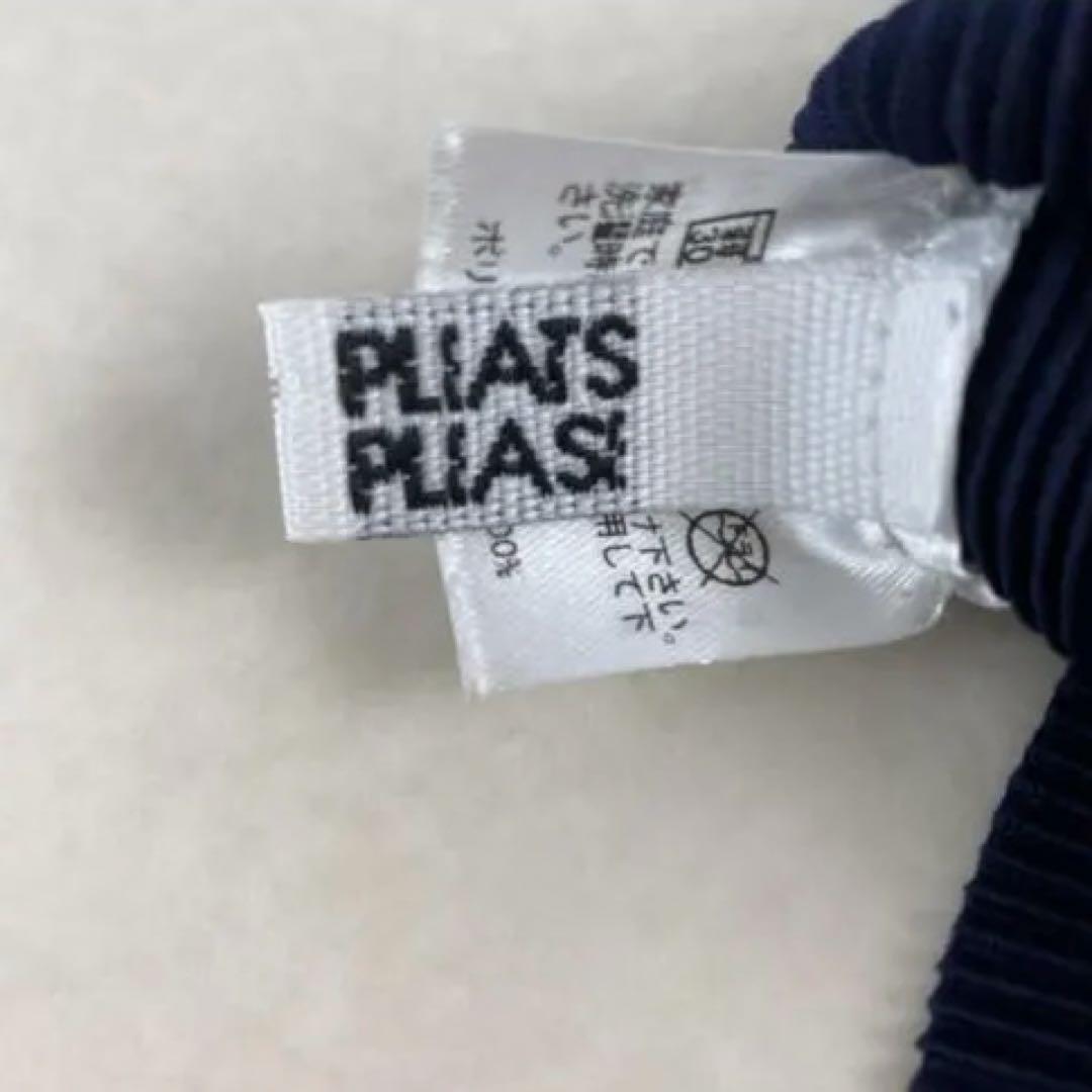 プリーツプリーズ　ネイビー 半袖トップス