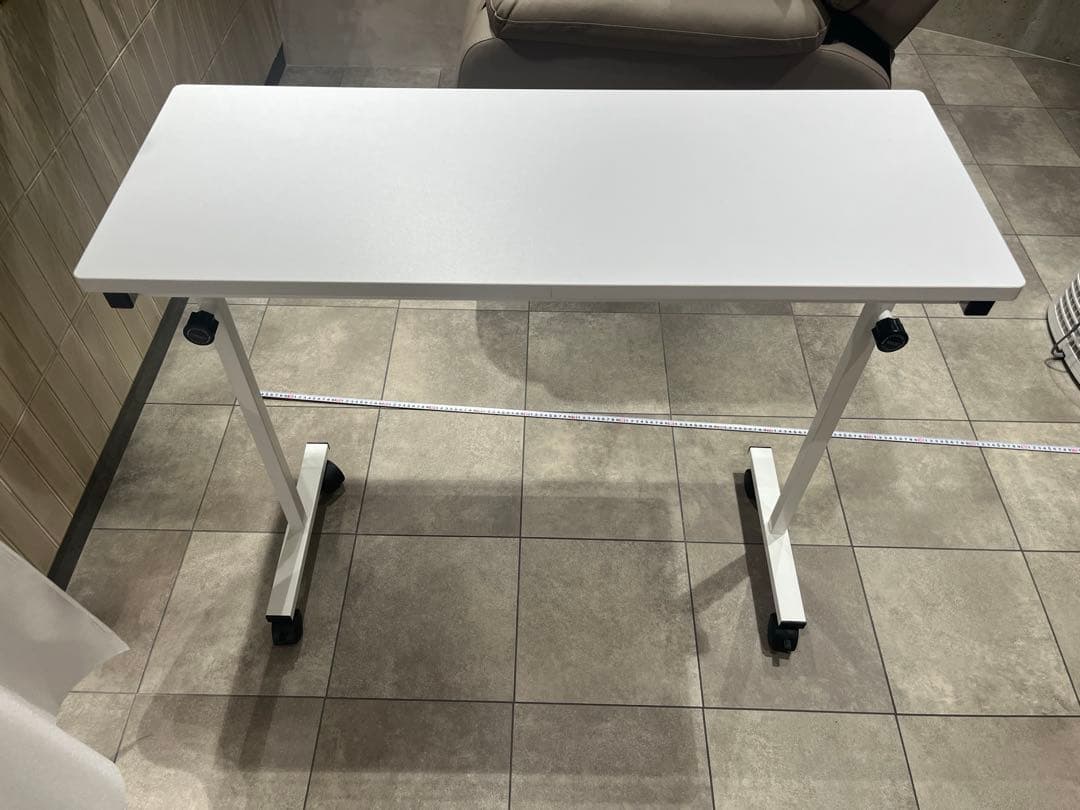 電動垂直昇降リクライニングチェア旧型 グレージュ&可動式ネイルテーブルのセット