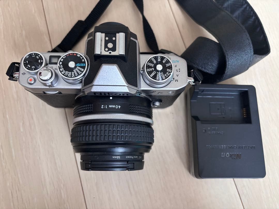 【アノ】 nikon zfc ミラーレス一眼 40mmレンズ付き