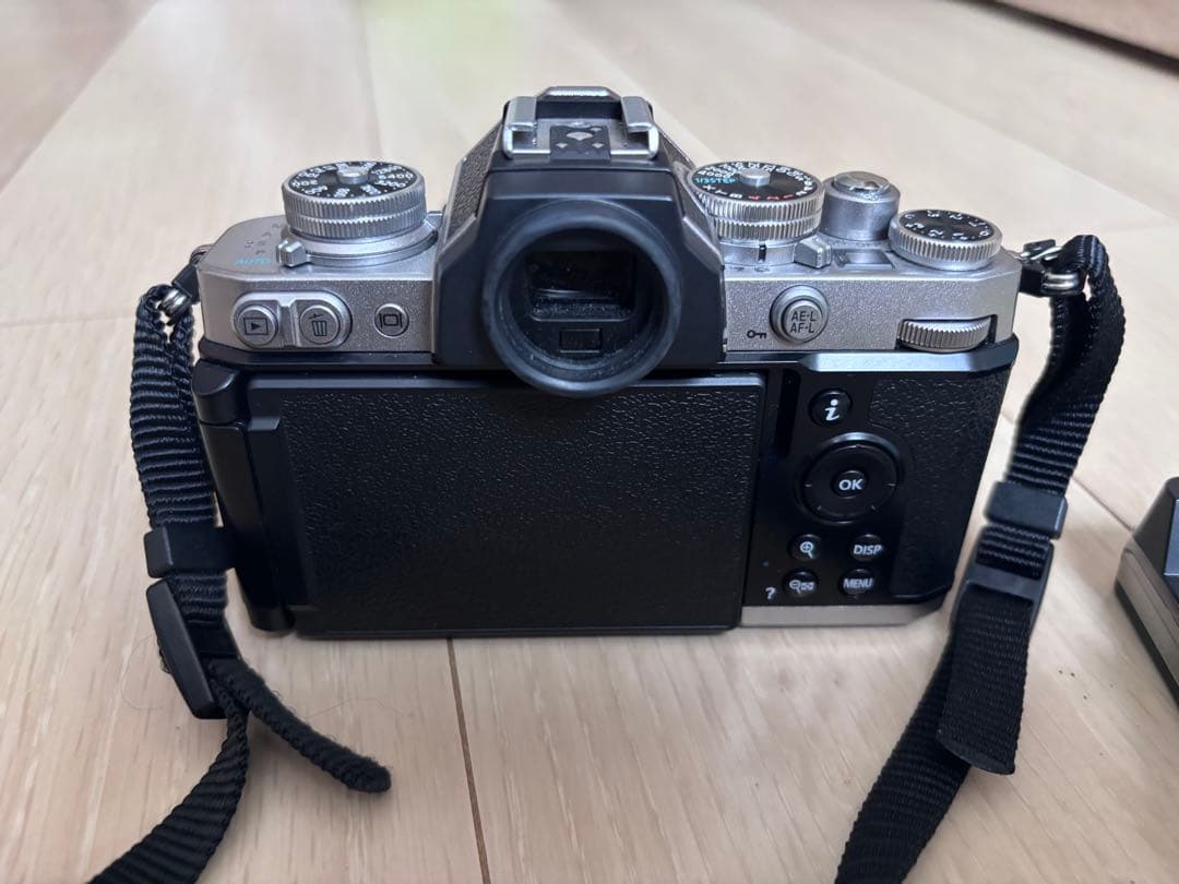 【アノ】 nikon zfc ミラーレス一眼 40mmレンズ付き